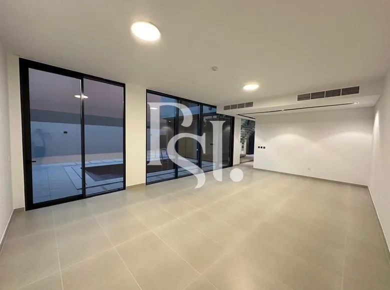 Villa de 4 dormitorios 493 m² Sarja, Emiratos Árabes Unidos