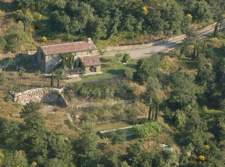 Revenue house 200 m² in Cortona, Italy