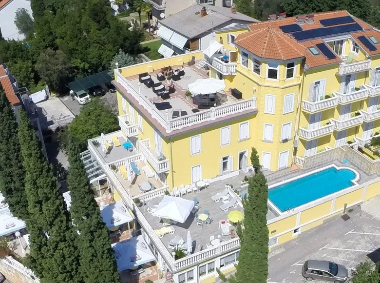 Hotel 1 800 m² Crikvenica, Kroatien