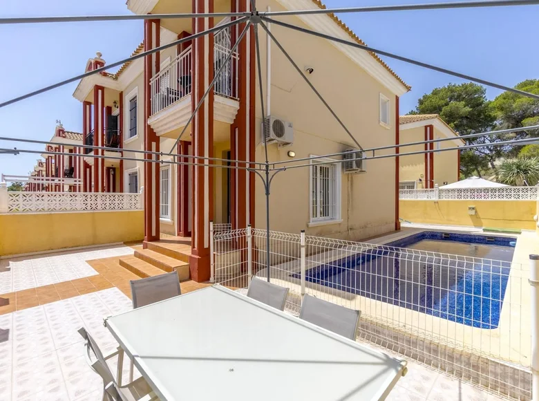Bungalow de 3 dormitorios 92 m² Dehesa de Campoamor, Španjolska