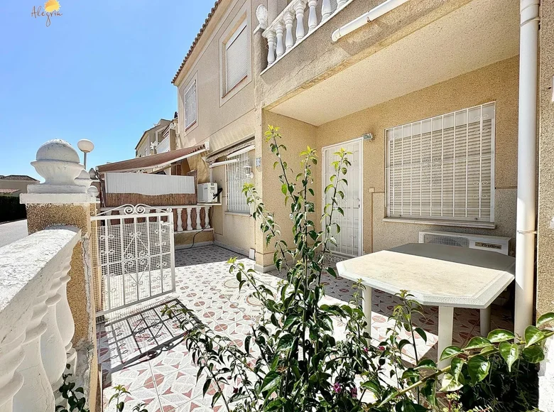 Бунгало 2 спальни 65 м² Торревьеха, Испания