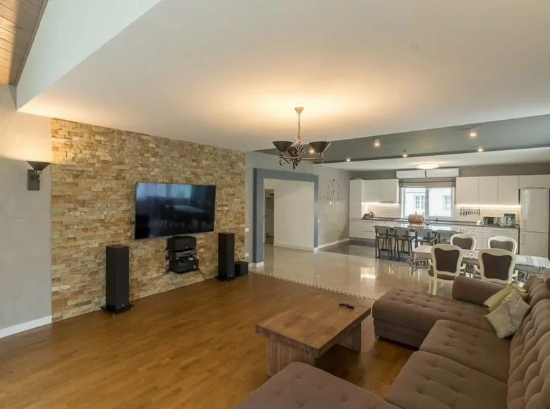 Haus 249 m² Barauljany, Belarus