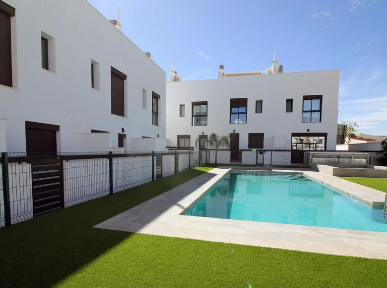 4 bedroom Villa 114 m² Pilar de la Horadada, Spain
