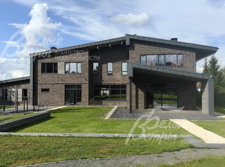 9 room house 653 m² in Central Federal District, Russia