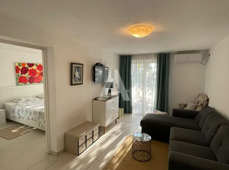 2 bedroom house 100 m² in Sveti Stefan, Montenegro