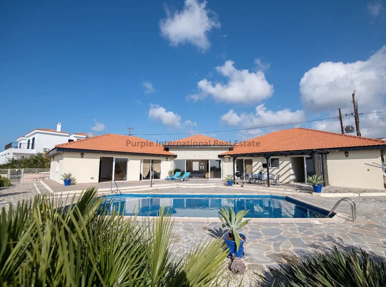 Bungalow 4 bedrooms 276 m² Peyia, Cyprus