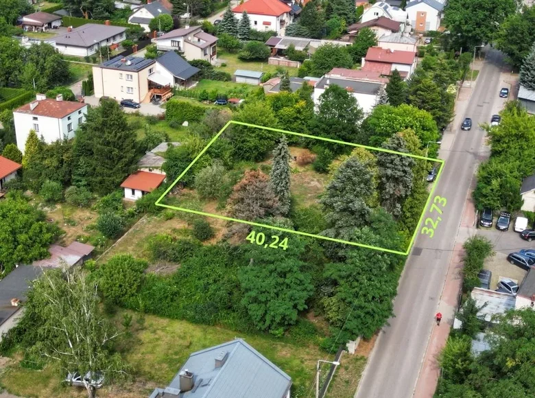 Atterrir 1 chambre 1 305 m² Piastów, Pologne