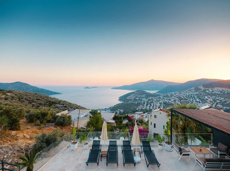 5 bedroom villa 500 m² Kalkan, Turkey