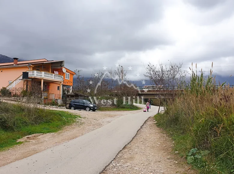 Atterrir  Bar, Monténégro
