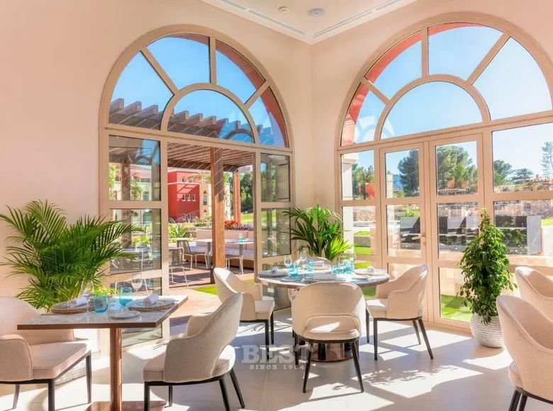 Hotel 20 000 m² Katalonia, Hiszpania