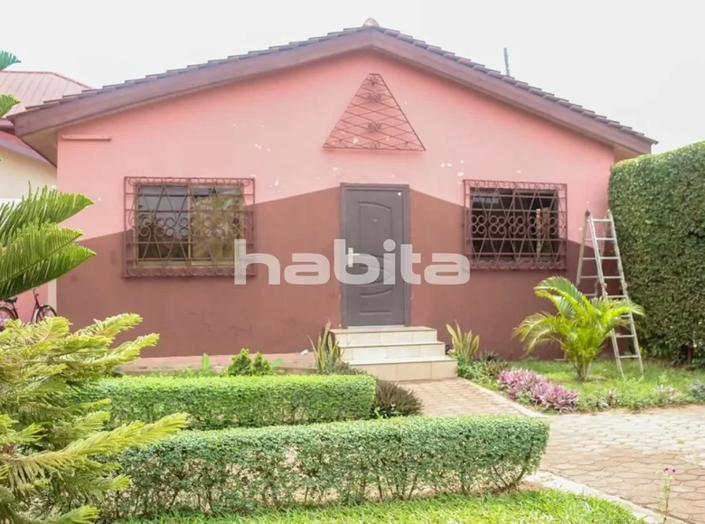 8 bedroom House 305 m² Dome, Ghana