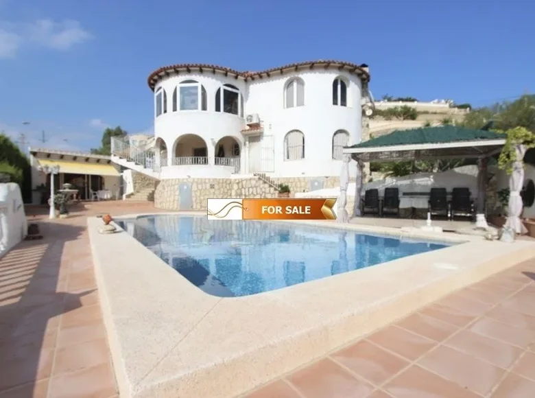 3-Schlafzimmer-Villa 240 m² Calp, Spanien