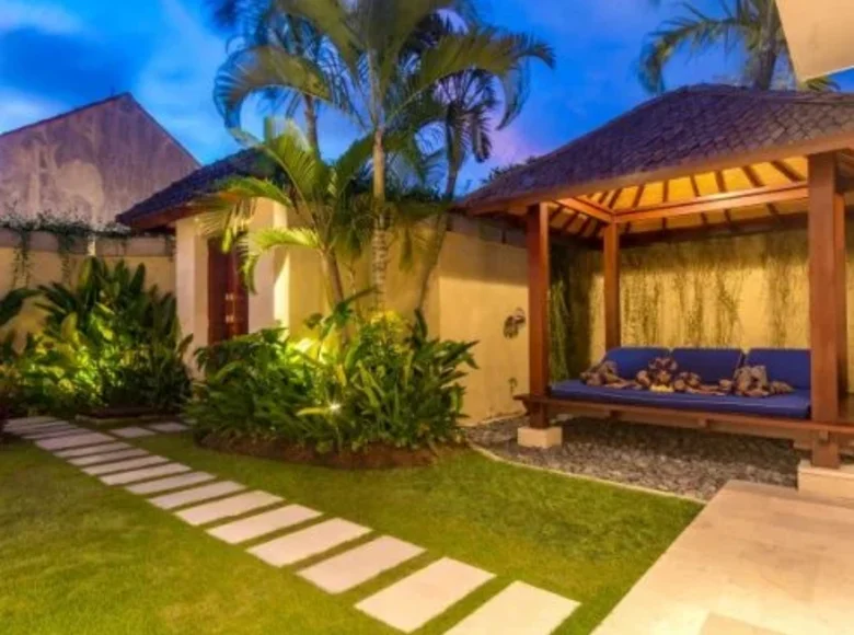 Willa 2 pokoi 1 937 m² Seminyak, Indonezja