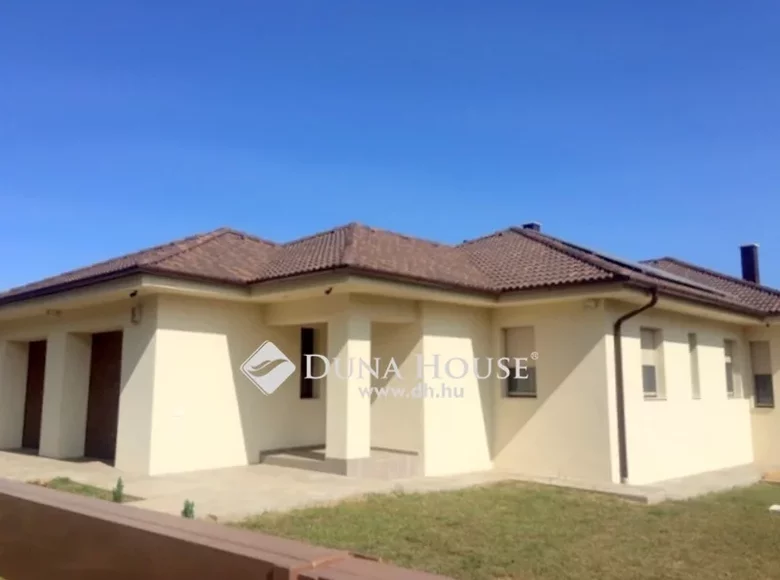 House 2 bathrooms 180 m² in Great Plain and North, All countries