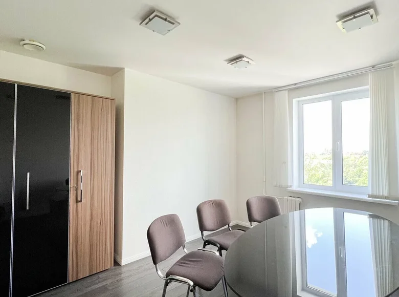Oficina 241 m² en Minsk, Belarús