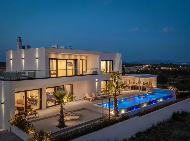 5 bedroom house 320 m² Grad Vodice, Croatia
