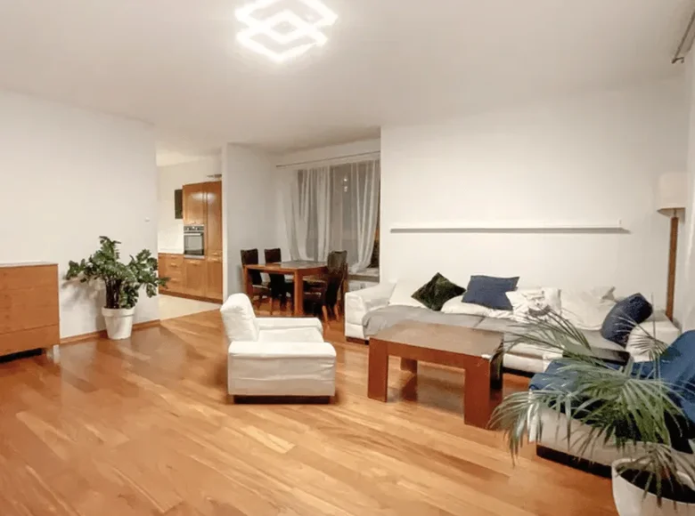 Mieszkanie 3 pokoi 80 m² w Warszawa, Polska