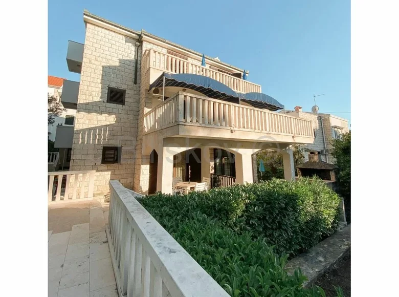 9 room house 260 m² Grad Supetar, Croatia