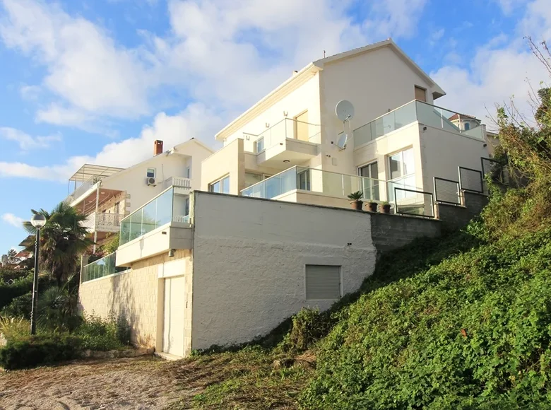 5 bedroom apartment 190 m² Herceg Novi, Montenegro