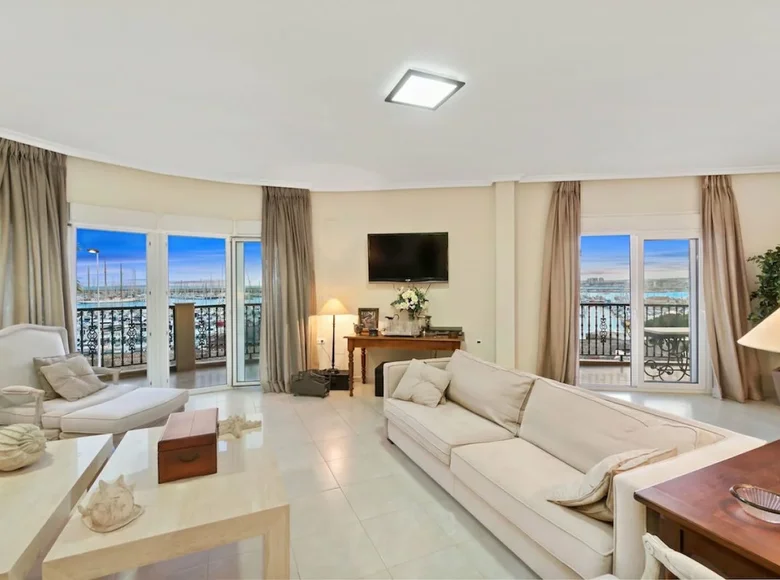 Mieszkanie 5 pokojów 210 m² Torrevieja, Hiszpania
