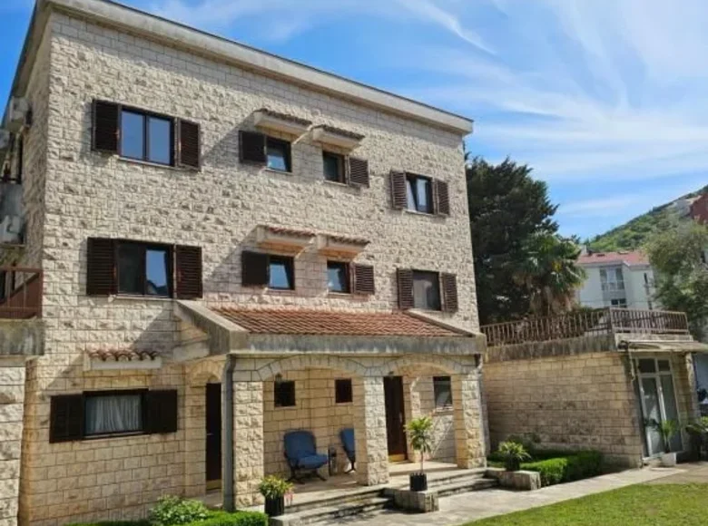 3 bedroom apartment 100 m² in Budva, Montenegro
