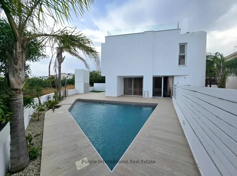 5-Schlafzimmer-Villa 107 m² Paralimni, Zypern