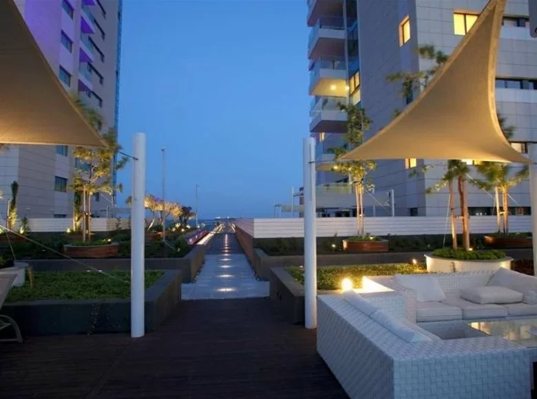 Mieszkanie 2 pokoi 106 m² Limassol, Cypr