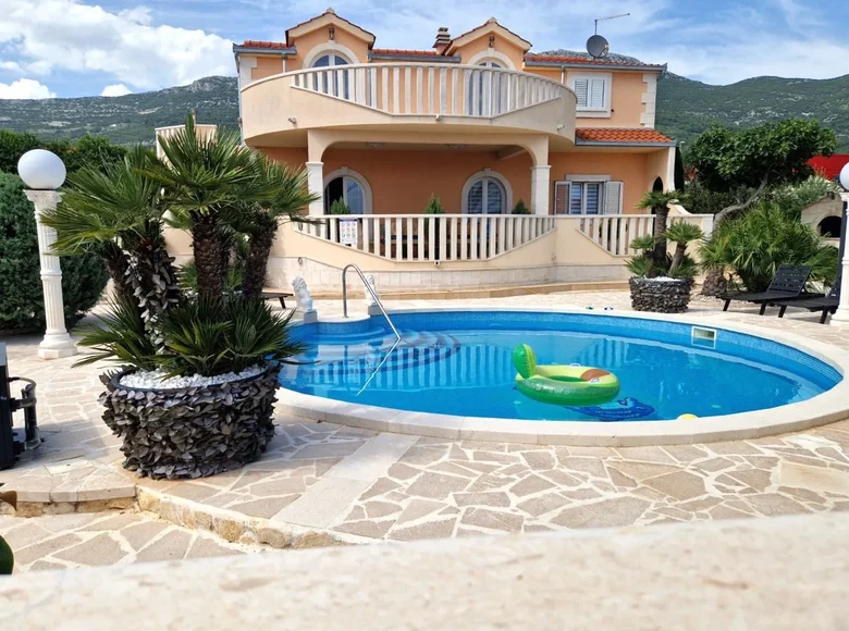 Villa 650 m² Kastel Stari, Croatia