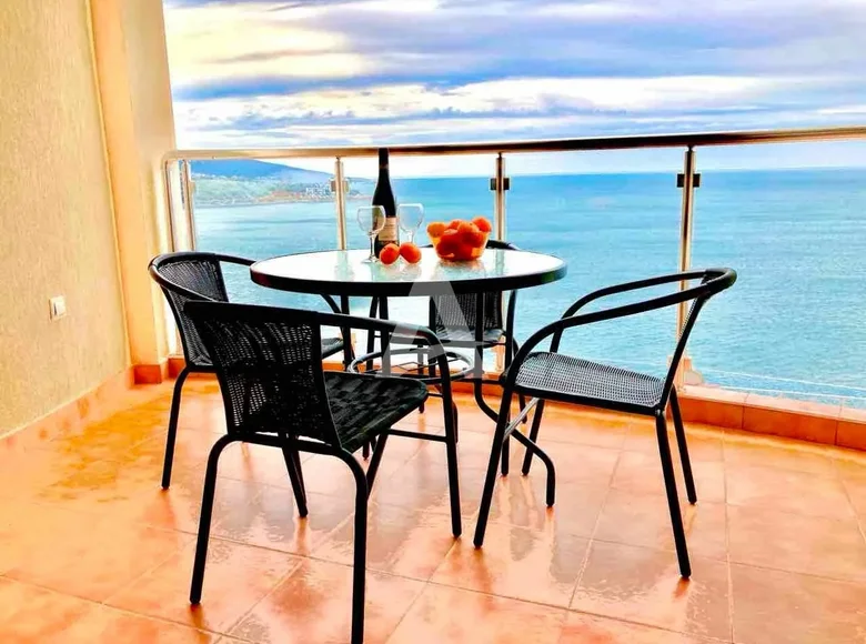 Квартира 2 спальни 75 м² Добра Вода, Черногория