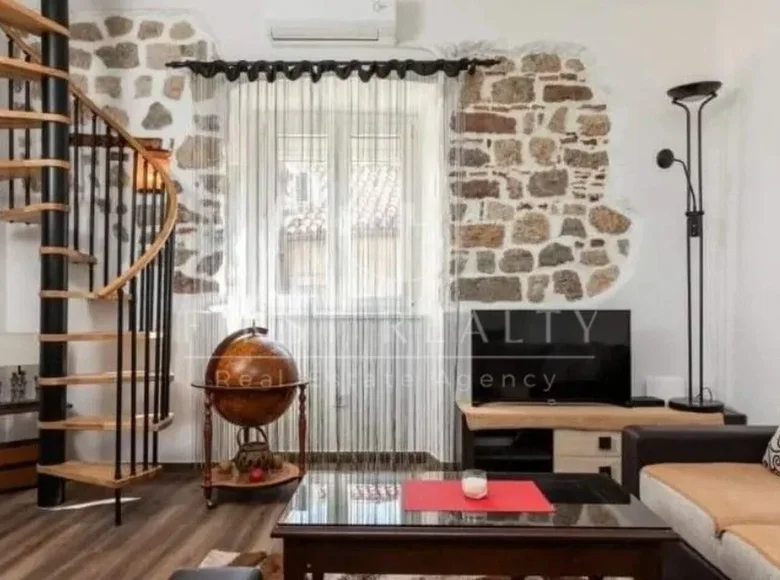 Многоуровневые квартиры 2 комнаты 58 м² Skaljari, Черногория