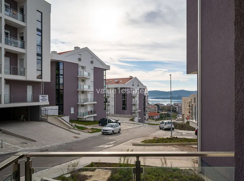 Квартира 2 комнаты 58 м² Тиват, Черногория