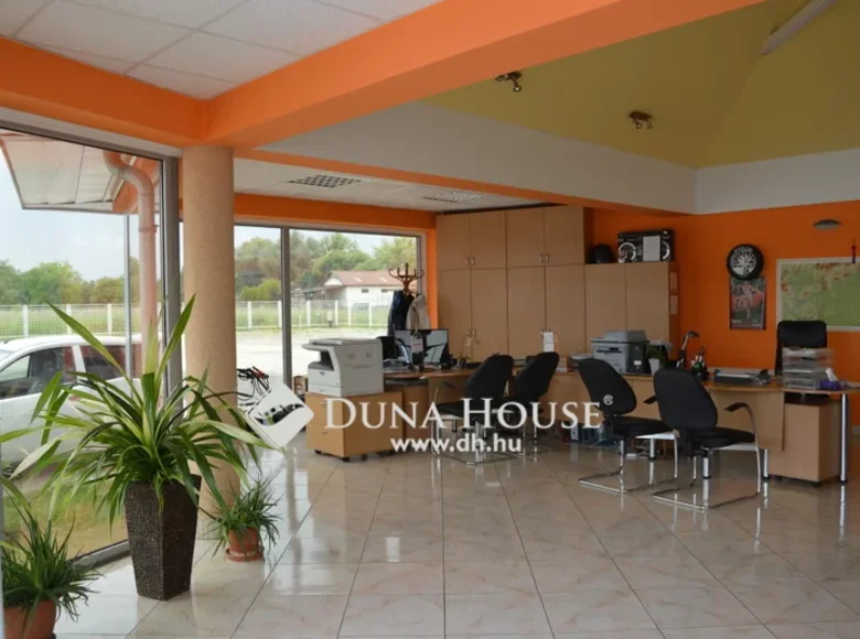 Propriété commerciale 109 m² à Ajka, Hongrie