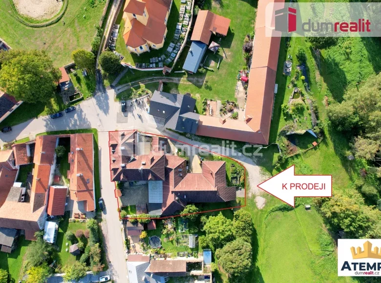 Propriété commerciale 1 500 m² à Mojne, République tchèque