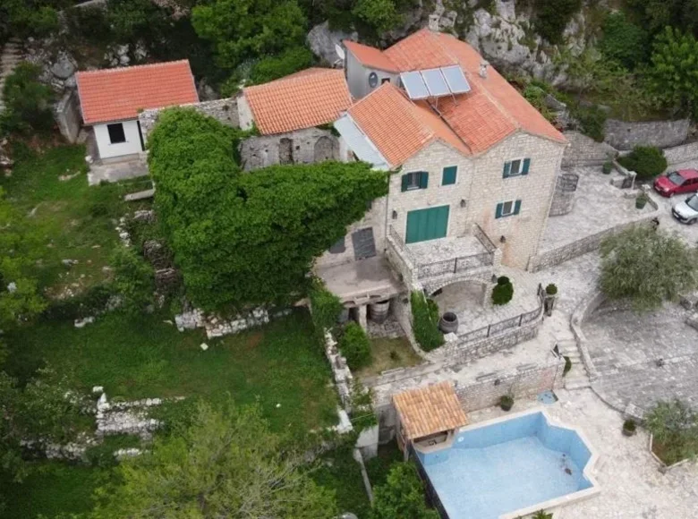 Дом 5 комнат  в Radenovici, Черногория