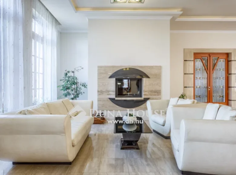House 550 m² Godollo, Hungary