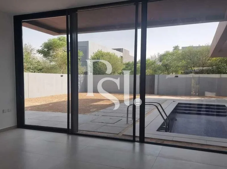 villa de 5 dormitorios 575 m² Sarja, Emiratos Árabes Unidos