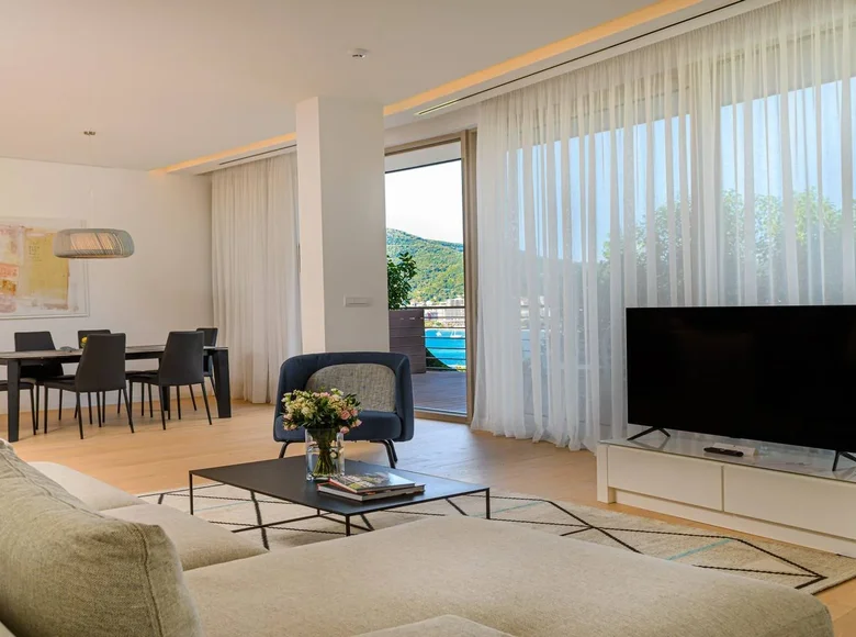 Квартира 2 спальни 172 м² Будва, Черногория