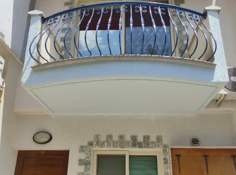 2 bedroom house  Moniatis, Cyprus