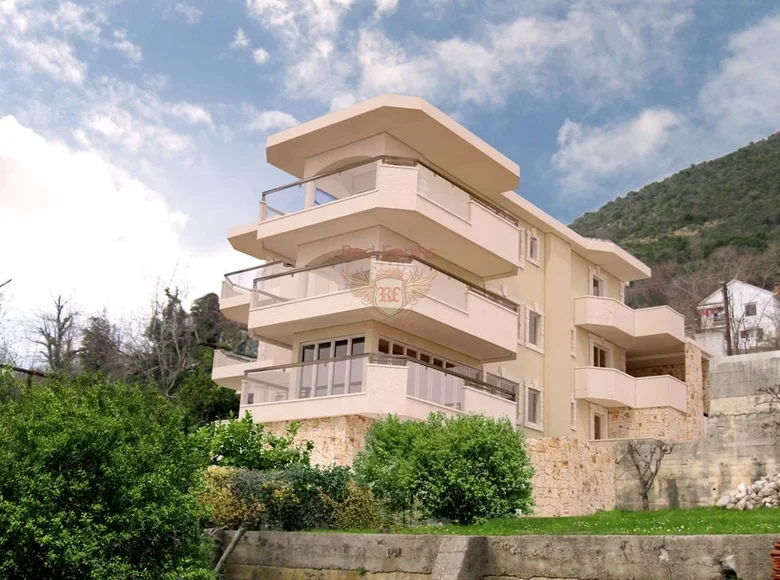 3 bedroom apartment 135 m² Bijela, Montenegro