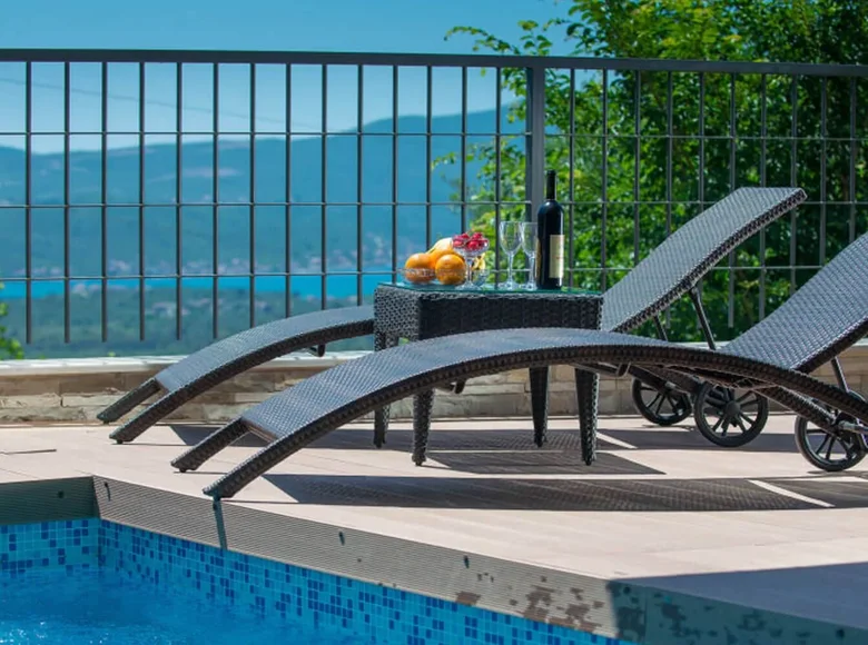 Villa de tres dormitorios 250 m² Skaljari, Montenegro