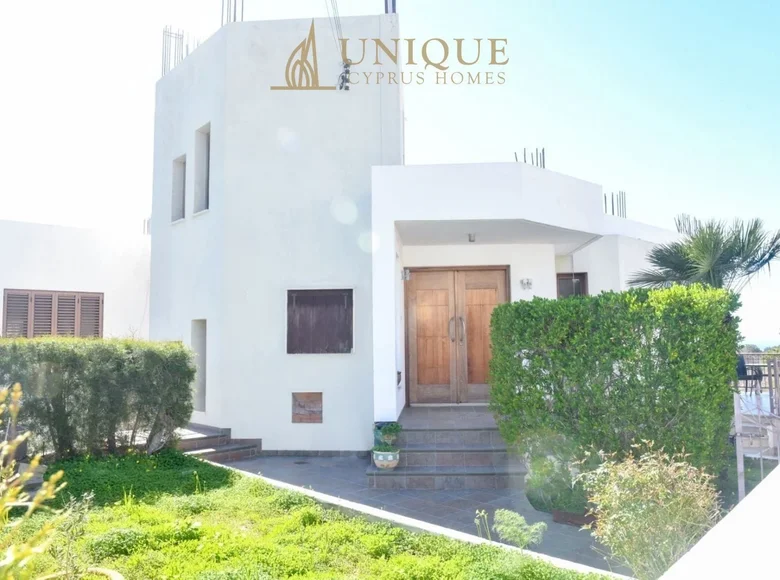 3-Schlafzimmer-Villa 280 m² Empa, Zypern