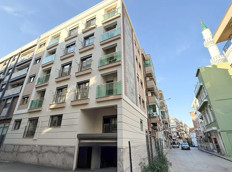 Mieszkanie 3 pokoi 70 m² Karsiyaka, Turcja