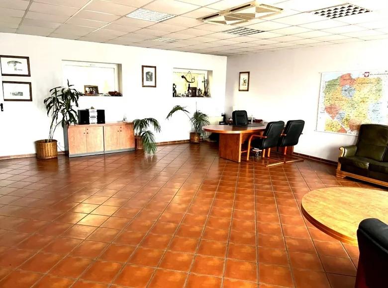 Commercial property 10 rooms 400 m² in Blizne Laszczynskiego, Poland