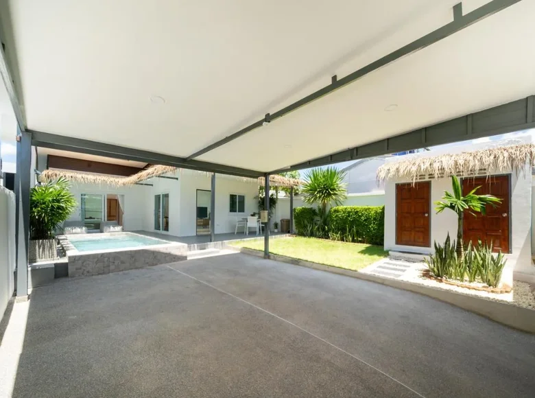 Villa mit 2 Schlafzimmern 120 m² Rawai, Thailand