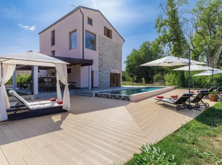4 bedroom Villa 240 m² Grad Umag, Croatia