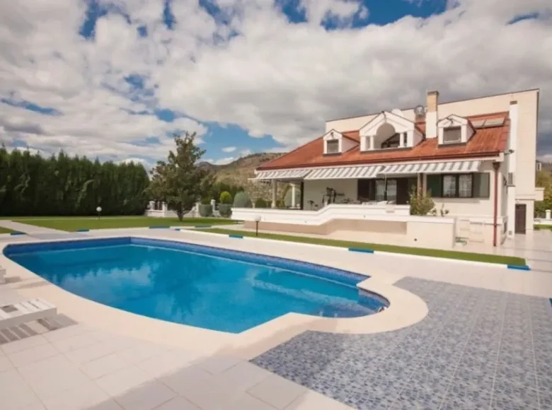 5 bedroom house 960 m² Podgorica, Montenegro