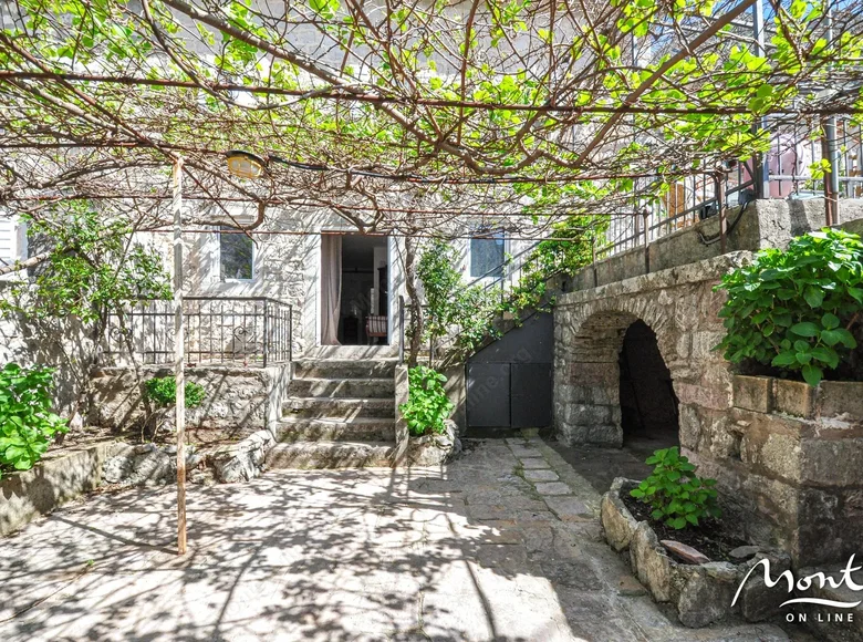 Villa de 4 dormitorios 172 m² Risan, Montenegro