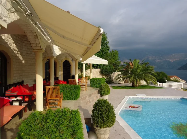 5 bedroom villa 750 m² Stoliv, Montenegro