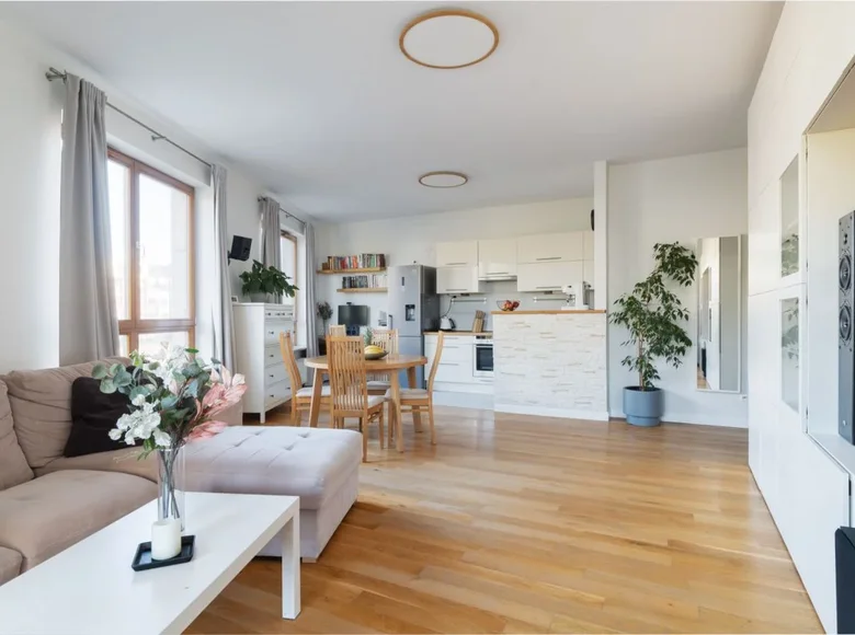 Mieszkanie 3 pokoi 82 m² Warszawa, Polska