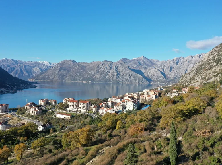 Atterrir  Dobrota, Monténégro